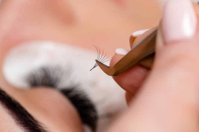 Lashes & More Ferrol - Extensiones de pestañas, micropigmentación, manicura & more — imaxe 2